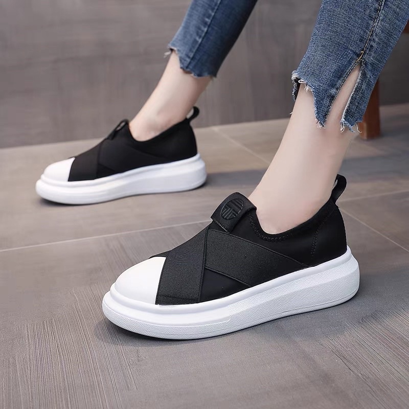 Giày lười vá trắng mới( hơi lỗi xíu )