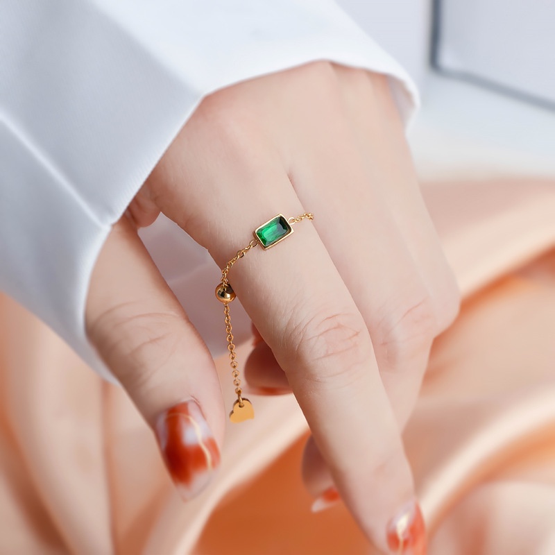 Nhẫn ThéP Titan Mạ VàNg 18k ĐíNh Đá NgọC LụC BảO