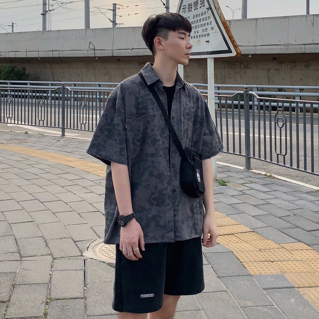 ÁO SƠ MI NGẮN TAY DÁNG RỘNG HỌA TIẾT ĐỘC LẠ CHO NAM