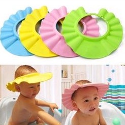 Mũ gội đầu có bịch lỗ tai cho bé.