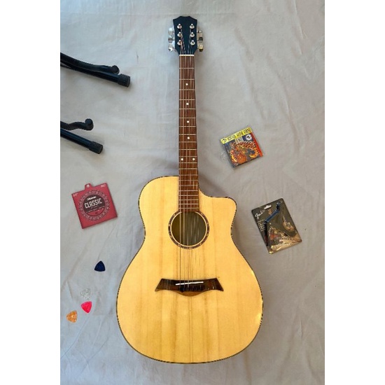 Guitar Acoustic Gỗ Thông Giá Rẻ Thích Hợp Cho Người Mới