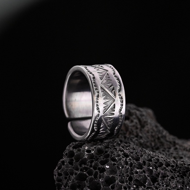 Nhẫn Nam Thiết kế ban đầu Mạ bạc Hoa văn Cổ điển Màu bạc Quà tặng Làm như cũ Làm bằng tay Nhẫn lớn NH-222