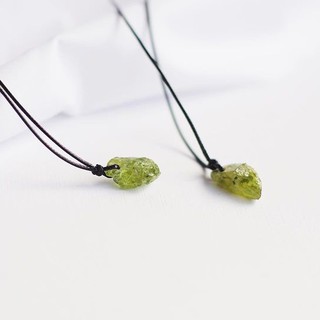 Dây chuyền đá thô xanh lục tự nhiên thanh tẩy năng lượng