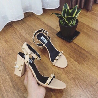 Sandal đinh tán gót ngọc