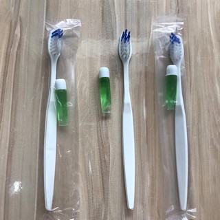 Bàn chải đánh răng kèm kem dùng cho nhà nghỉ , khách sạn  ( 100 bộ/ túi )