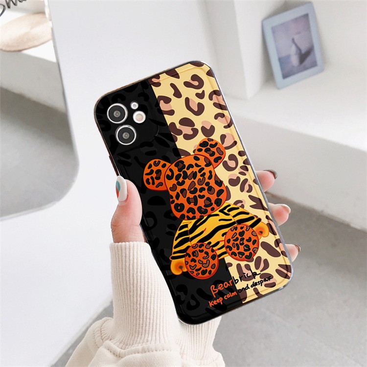 Ốp lưng iphone viền nổi bóng bearbrick rằn ri 6s/6splus/7/7plus/8/8plus/x/xr/xs/11/12/pro/max/plus/promax - Awifi Y4-8