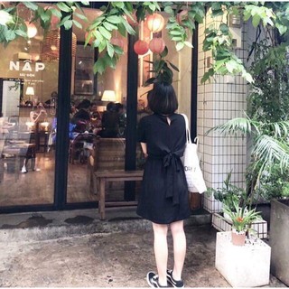 ĐẦM NƠ LƯNG ĐEN ĐƠN GIẢN HỞ ÍT PHÍA SAU LƯNG