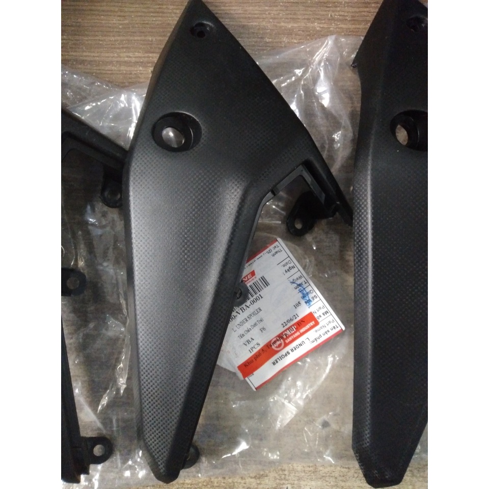 Mỏ cày đen nhám bên trái xe Sym Galaxy 50cc