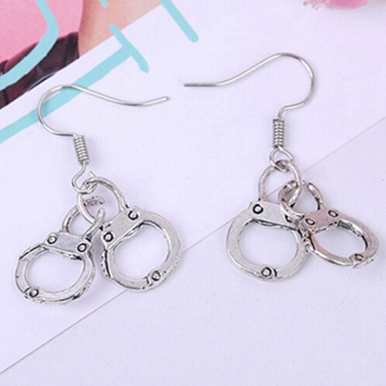 Bông tai hình còng tay mạ bạc độc đáo