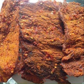 Khô bò miếng. Thịt bò 100% không pha trộn thịt khác. Ướp vừa ăn mùi vị thơm ko cay lắm fbgfvhgfvggfvbjhgddfgghvffggfvgfv