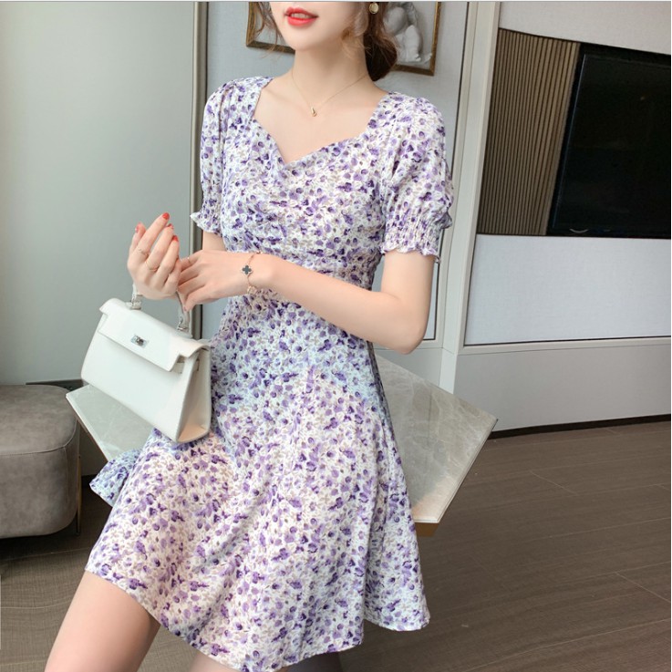 Đầm nữ xinh dáng ngắn xoè A cổ vuông tay bồng hoạ tiết hoa nhí tím