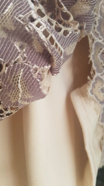 Đầm ren Eliza J tay lỡ xòe nhẹ nhàng