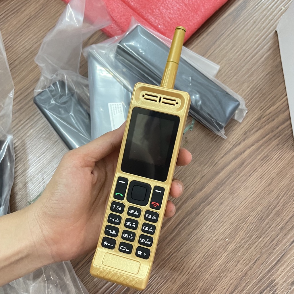 Điện Thoại 4 Sim Pin Khủng Retro Telephone W2 Sạc cho Smartphone giả giọng nói