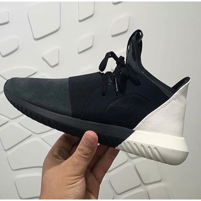 Giày Adidas
