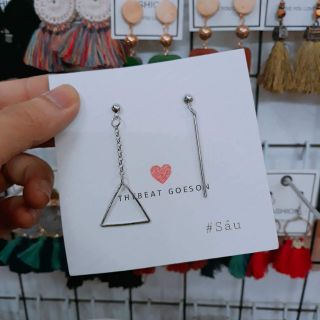 Khuyên tai tam giác cọc cạch cá tính