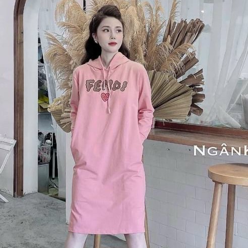 váy suông dài tay có mũ in chữ Fen trẻ trung năng động | BigBuy360 - bigbuy360.vn