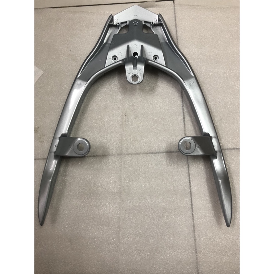 Tay nắm sau xe Victoria 2009 mã VT3