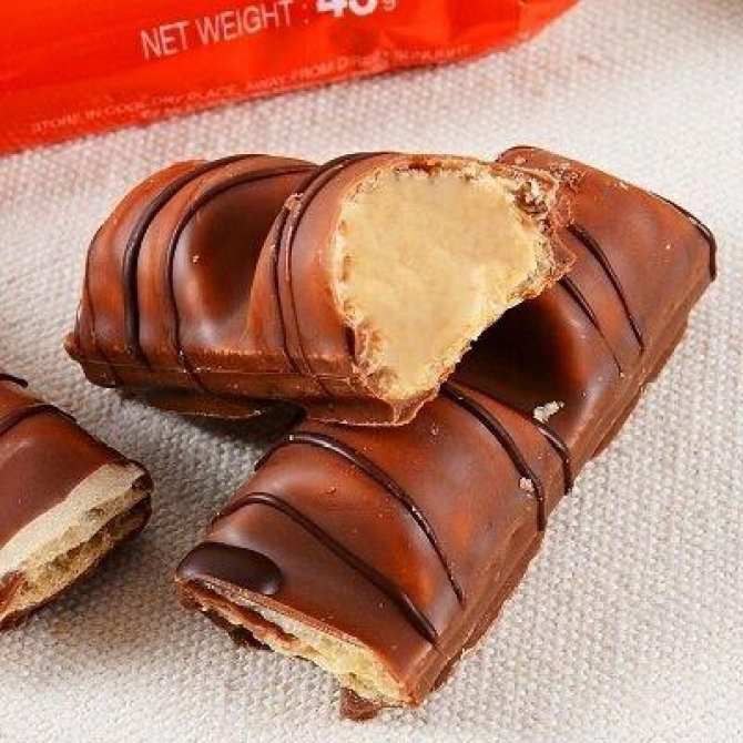 Kẹo Socola nhân sữa hạt dẻ Kinder Bueno 43g