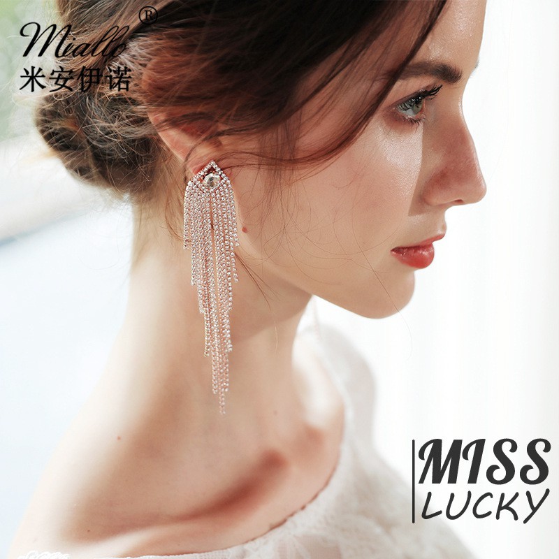 Khuyên tai tua rua phong cách bô hem cá tính cho nữ