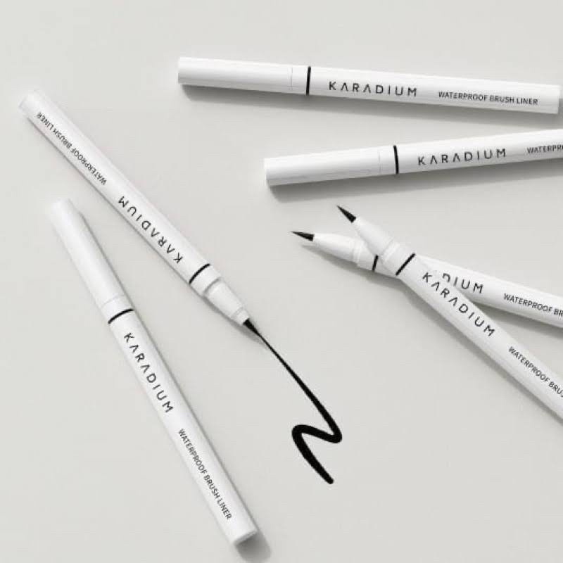 Bút Kẻ Mắt Nước Karadium Waterproof Brush Liner Black 0.55g