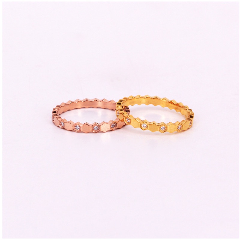 Nhẫn Nữ Titan Ko Đen Kiểu Tổ Ong Đính Đá Nhân Tạo TT 4064