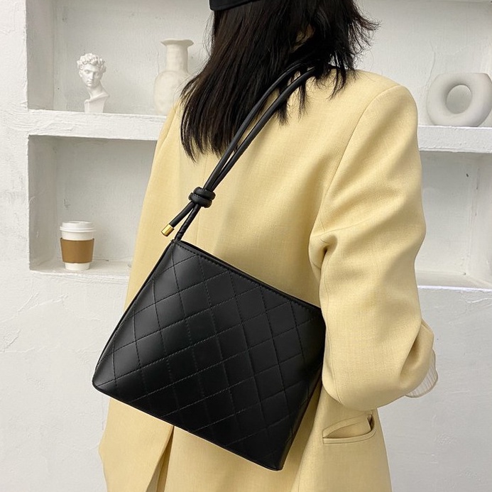 Túi da nữ trần trám quai mảnh thời trang - A298