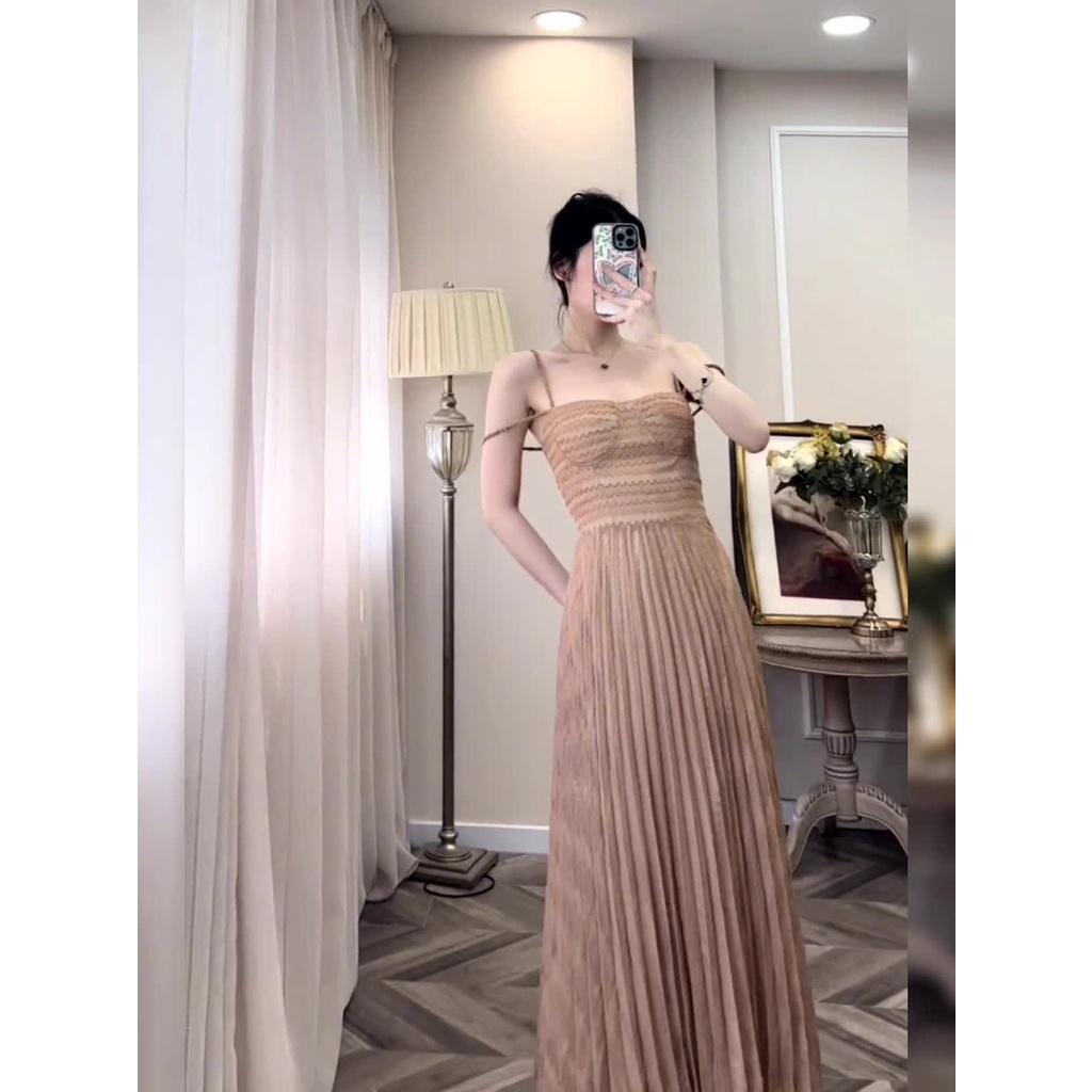VÁY DÀI 2 DÂY MÀU NÂU XẾP LY CAO CẤP TÔN DÁNG " Annuus.closet"
