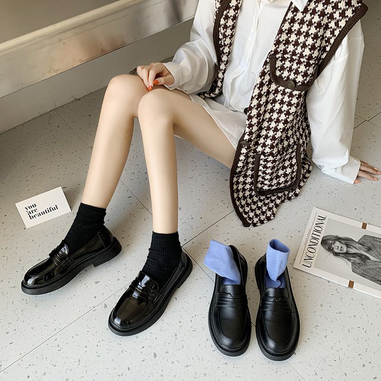 Hàn Quốc về lớp áo lót của phụ nữ... đôi giày leo lên gót chân... | WebRaoVat - webraovat.net.vn