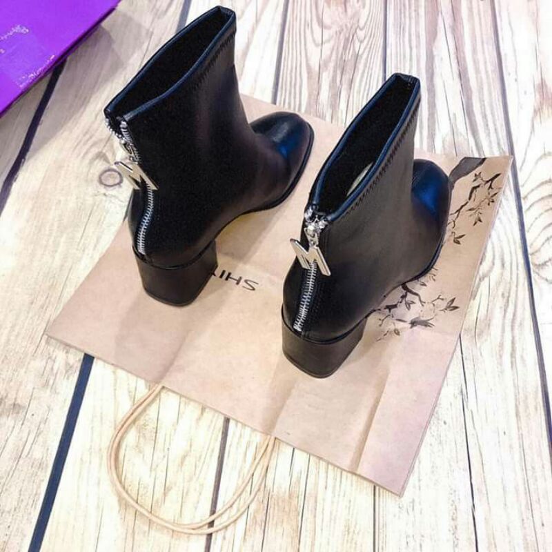 bốt  nữ  trơn lửng khóa sau kéo chữ M trẻ trung sang  trọng | BigBuy360 - bigbuy360.vn