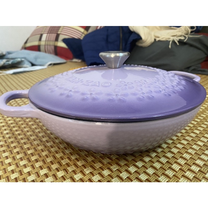 Nồi Gang YANZAO Tráng Men Màu Tím Hoa Văn 26cm  Nội Địa China