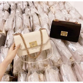 Túi xách màu trắng