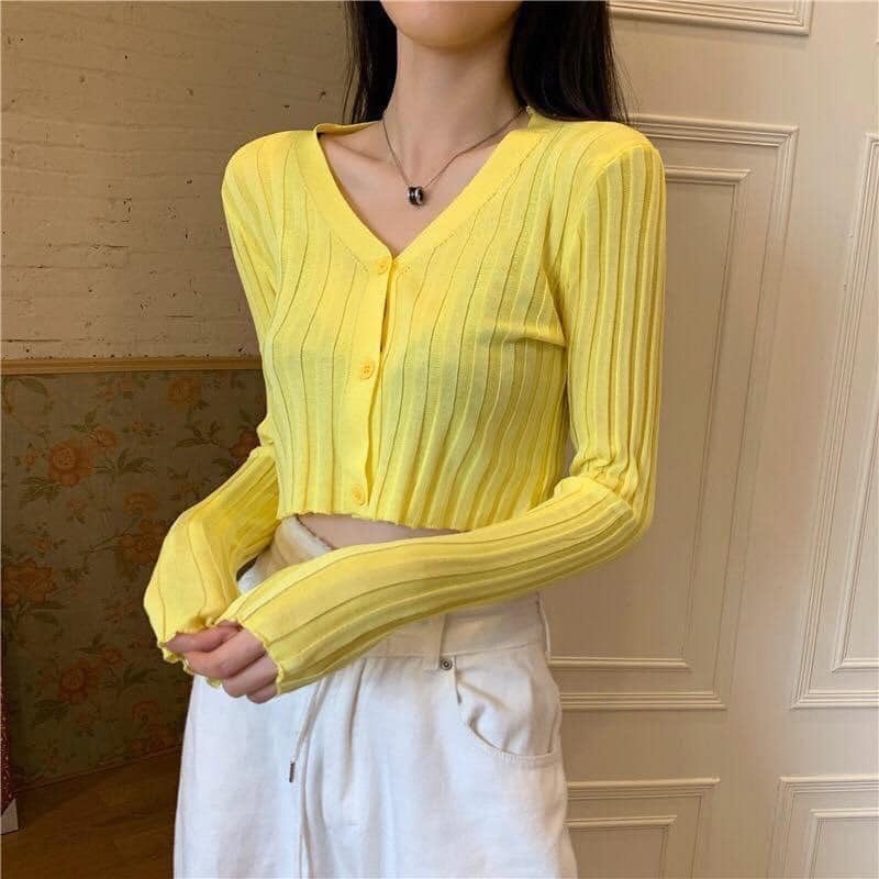 Khoác len lửng cổ tim 3 nút dáng lửng chất mỏng