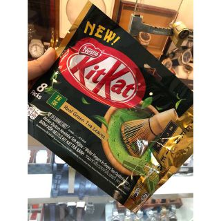 Bánh xốp phủ sô cô la trà xanh Nestlé KitKat gói 156gr x 8 thanh