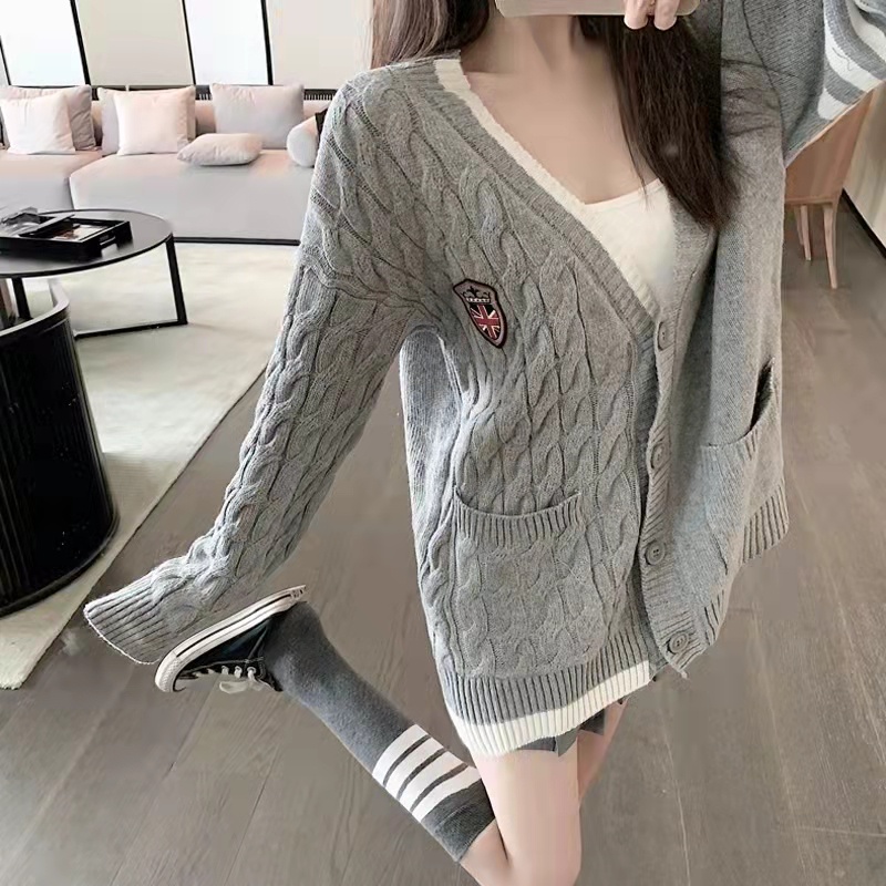 Set áo khoác len kèm chân váy xếp ly màu xám thời trang phong cách mới