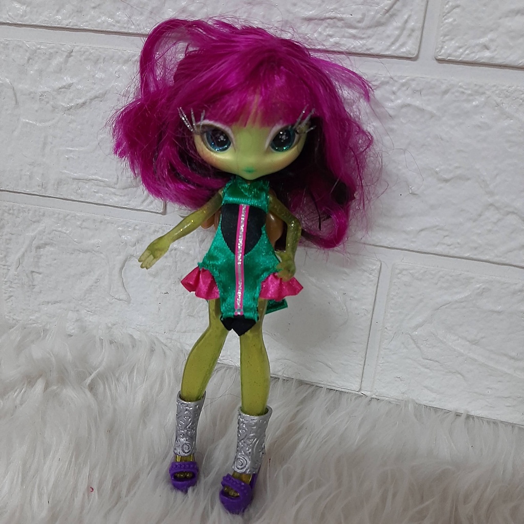 Búp Bê Người Mỹ Ngoài Hành Tinh 17 cm - MGA Novi Stars Doll {Xã Kho Tồn, quần áo mẫu ngẫu nhiên)