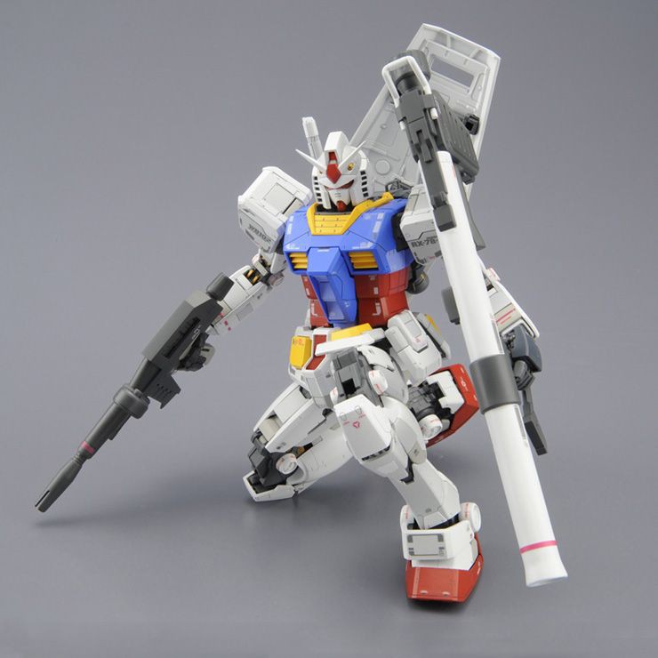 Mô Hình Lắp Ráp Gundam MG RX-78-2 ver 3.0