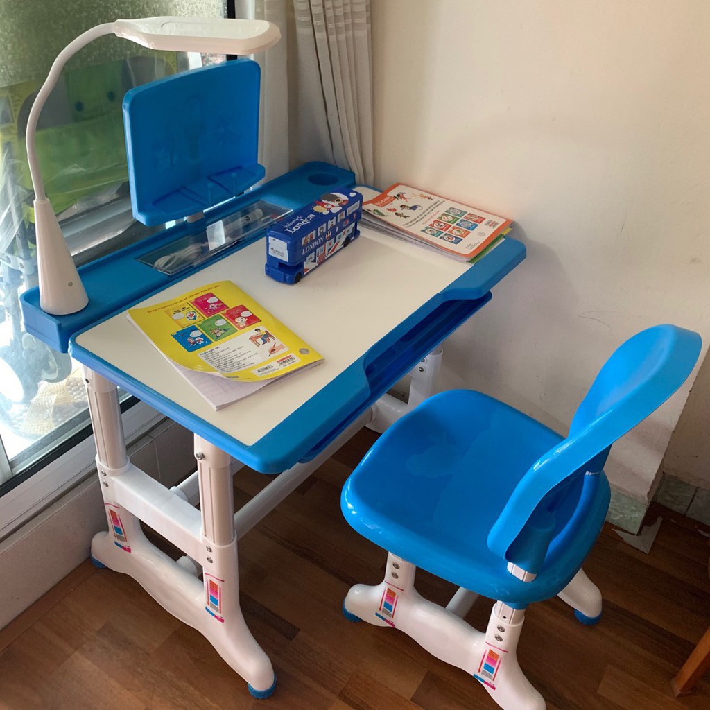 Bàn ghế thông minh chống gù chống cận cho học sinh kích thước lớn 52 x 80cm - Tặng kèm đèn LED cảm ứng chống cận | BigBuy360 - bigbuy360.vn