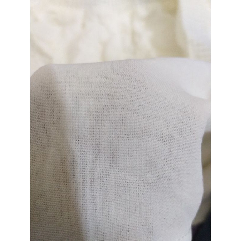 Áo bẹt vai trắng size M nhỏ thanh lý