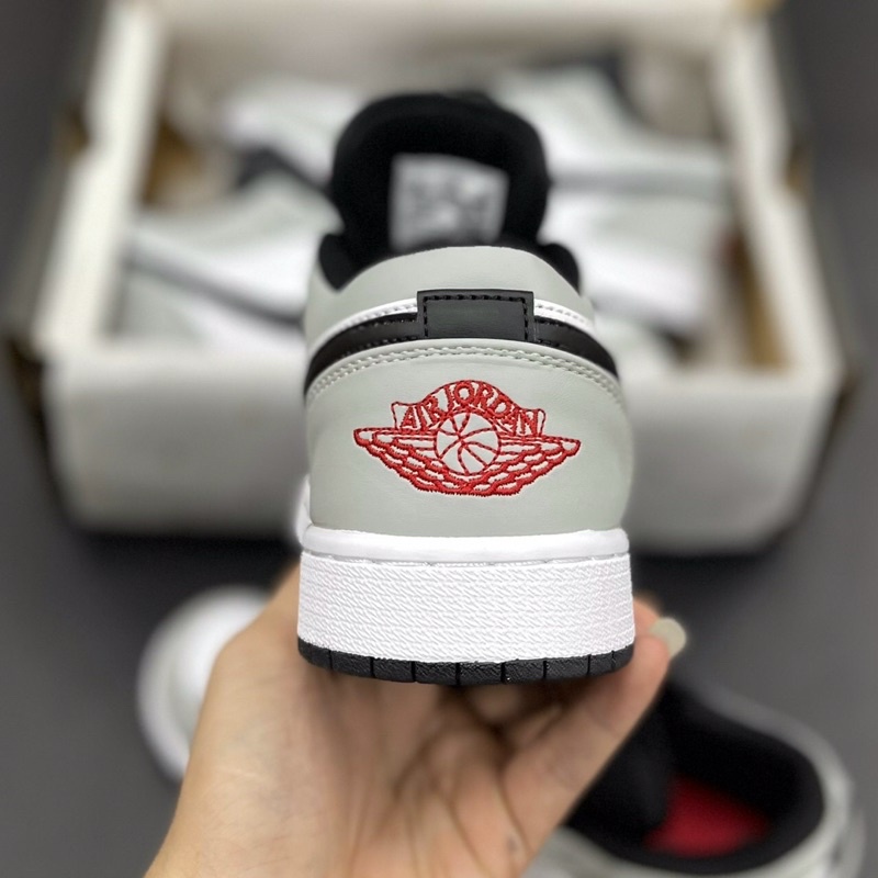 (ẢNH THẬT 1.1) Jordan low xám logo đỏ chuẩn 11 Trung