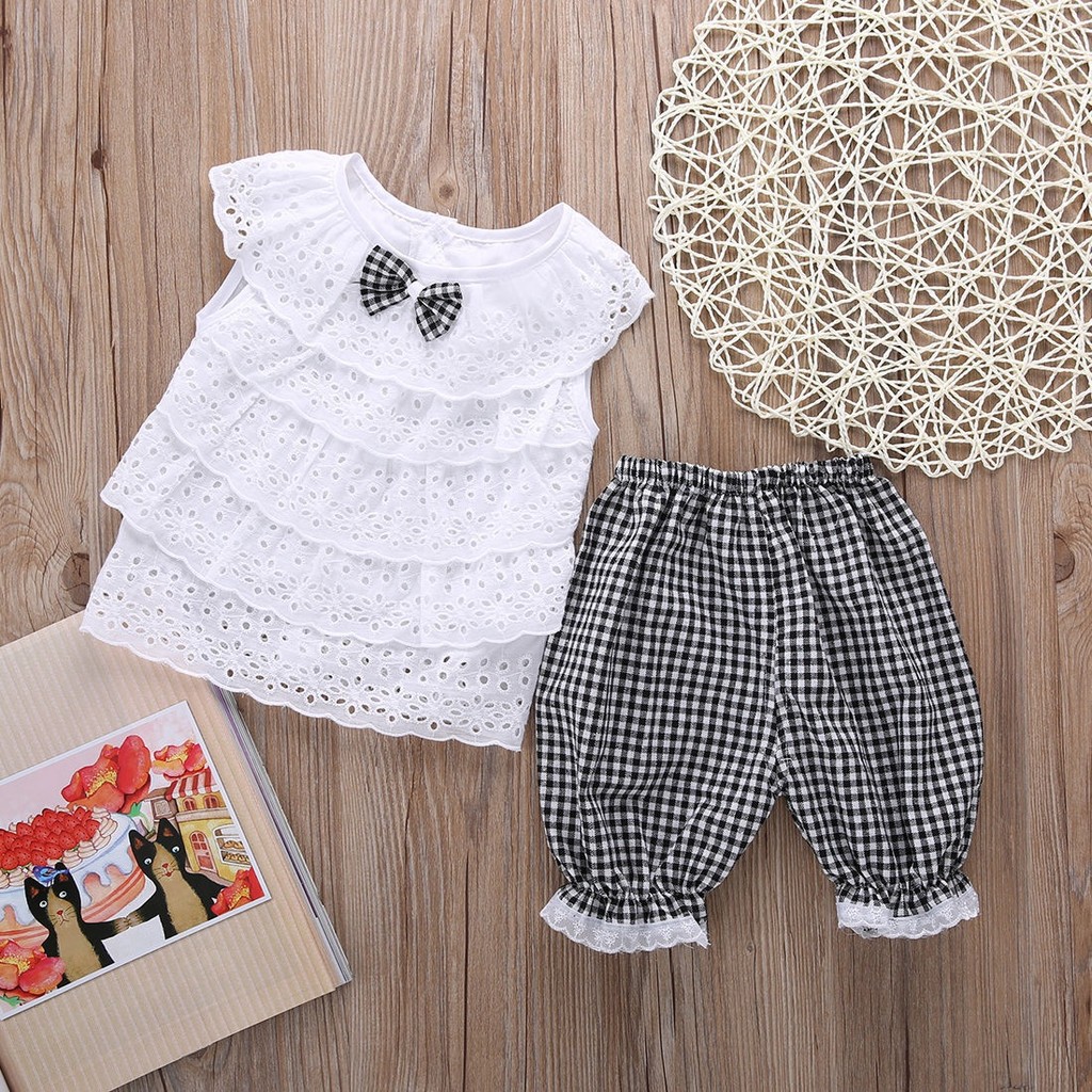 Set áo ren ngắn tay có đính nơ kèm quần họa tiết ca rô dễ thương cho bé gái