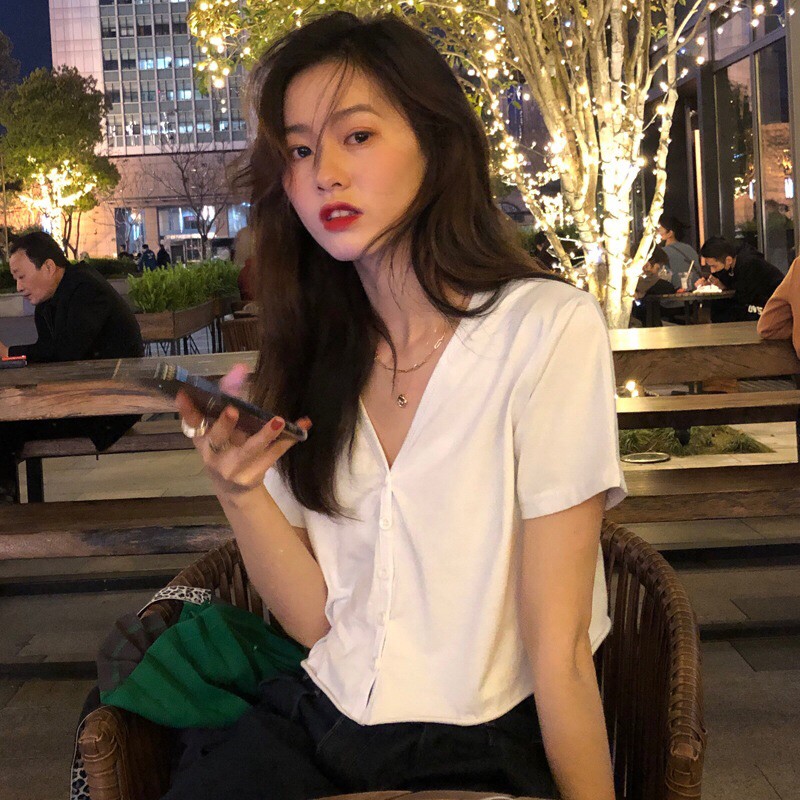 Áo croptop rộng cài nút cổ V có viền ulzzang | BigBuy360 - bigbuy360.vn