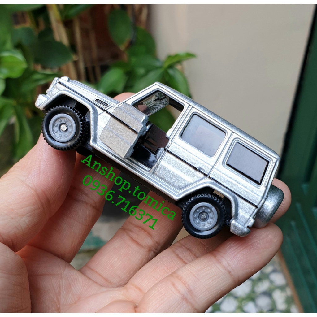 Mô hình siêu xe M e r c e d e s màu bạc mở được cửa tomica Nhật Bản