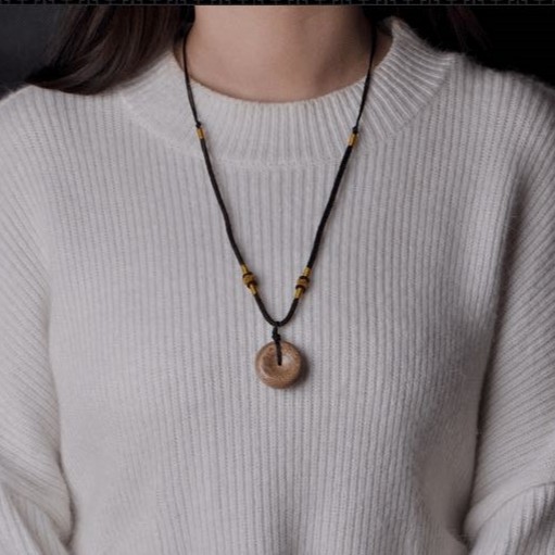 Vòng cổ trầm hương mặt tròn Bình An - Nha Trang Việt Nam Thành Tín Trầm Hương