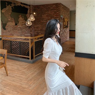 đầm đuôi cá dáng dài cổ V dịu dàng