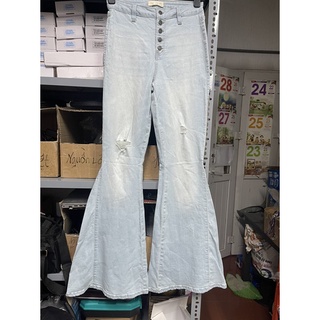Quần jeans nữ ống loe 5 nút