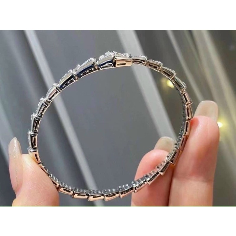 Vòng rắn sang chảnh chất liệu TiTan bền màu đính đá