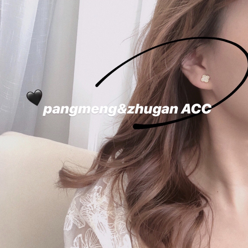 Set 3 Đôi Bông Tai Hình Cỏ Bốn Lá Đính Đá Phong Cách Hàn Quốc