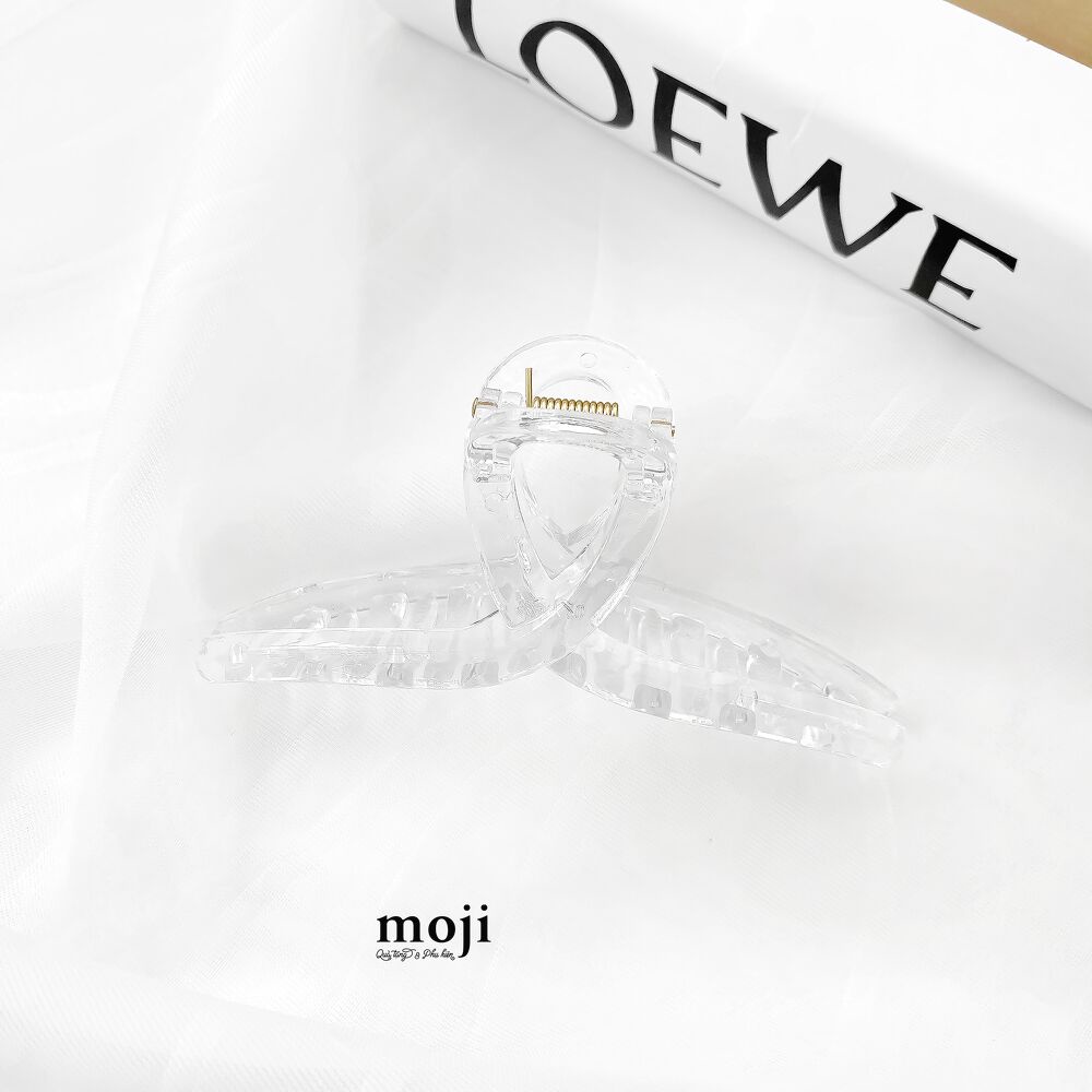 Kẹp tóc càng cua trong phong cách Hàn Quốc dành cho bạn nữ