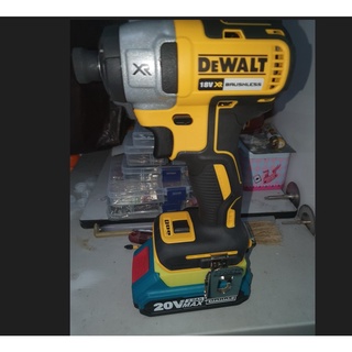 Ngàm chuyển pin Ingco - Total maxshare dùng cho máy dewalt 20v