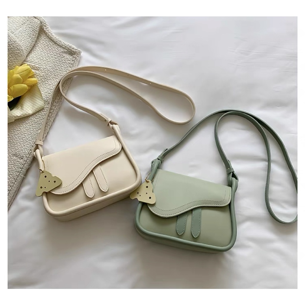 Túi xách nữ đeo chéo Linh Store da mềm thiết kế phong cách dễ thương kèm móc da tam giác